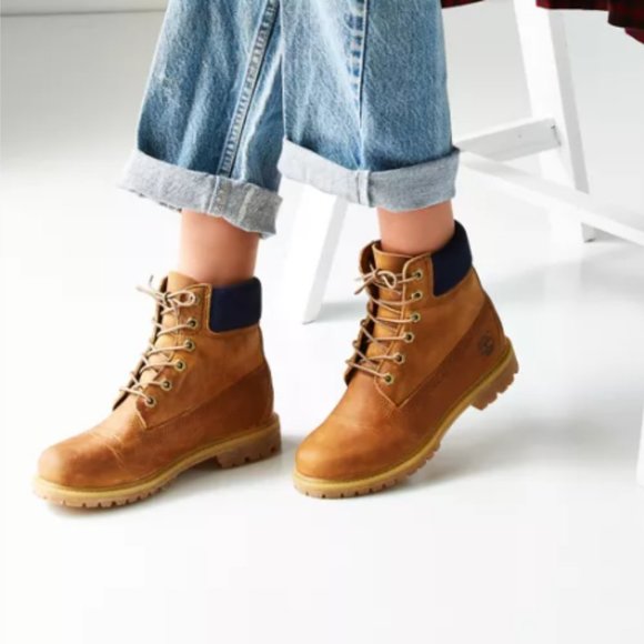 BRAND NEW Women's Timberland® Premium 6-Inch Waterproof Boot in BLACK size 6 - Picture 2 of 2